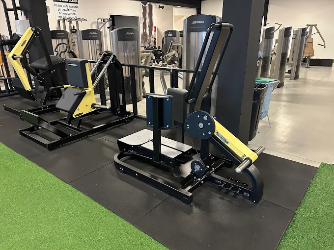 Rij krachtmachines bij FitZone Assenede