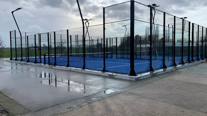 Outdoor padelterrein bij FitZone Assenede