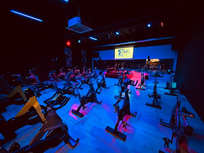 Spinningzaal bij FitZone Assenede